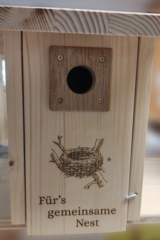 Nistkasten mit personalisierter Laserinschrift